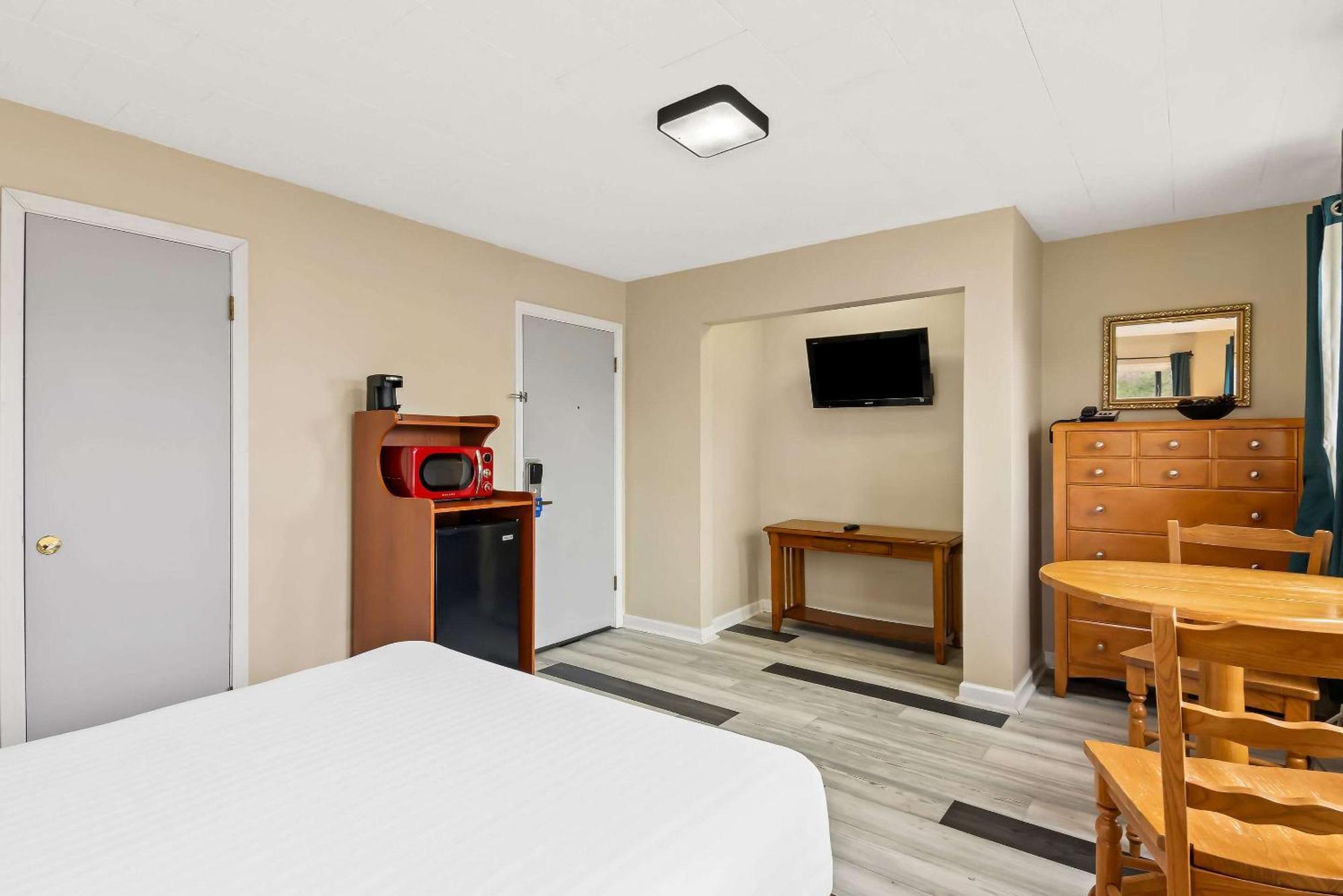 Rodeway Inn Formerly Camp Inn Lodge Oscoda Εξωτερικό φωτογραφία